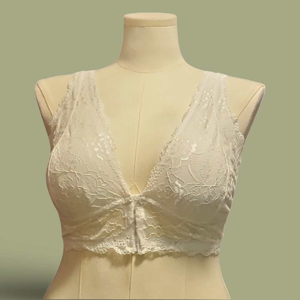 Laura Ashley Lace Bralette in White Front Closure 3x Wireless Fairycore Cutecore
